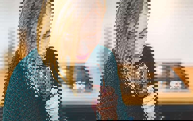 Wine testing in Labs with a peak Nitrogen generator